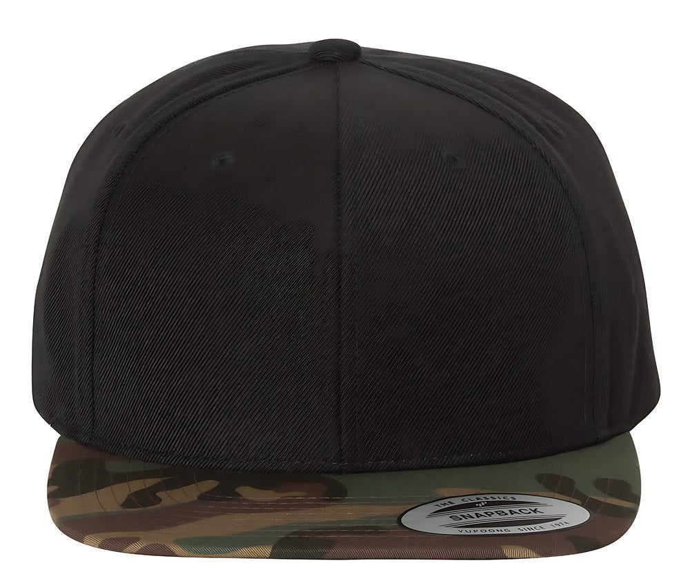 Flat brim snapback cap, black camo