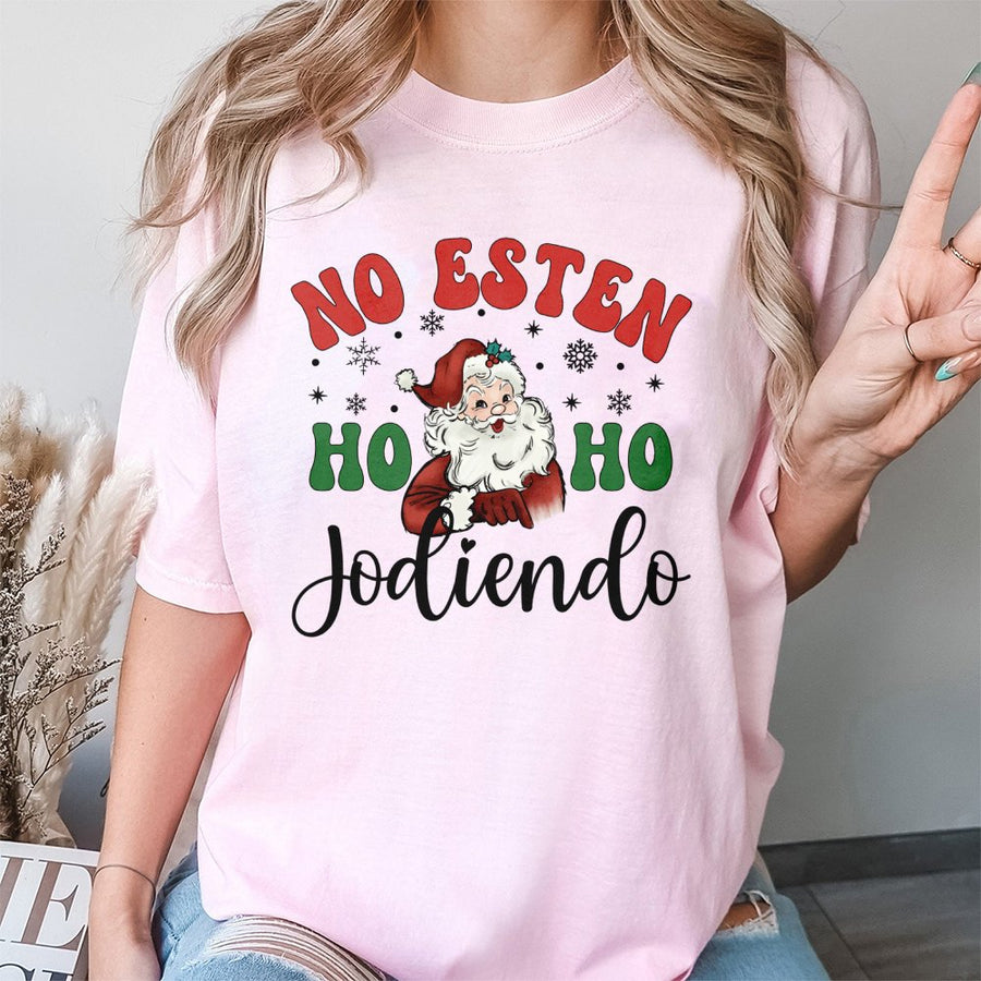 No Esten Ho Ho Jodiendo T-Shirt | Funny Latino Christmas Graphic Tee | 100% Premium Cotton | Humorous Spanish Holiday Gift for Men and Women