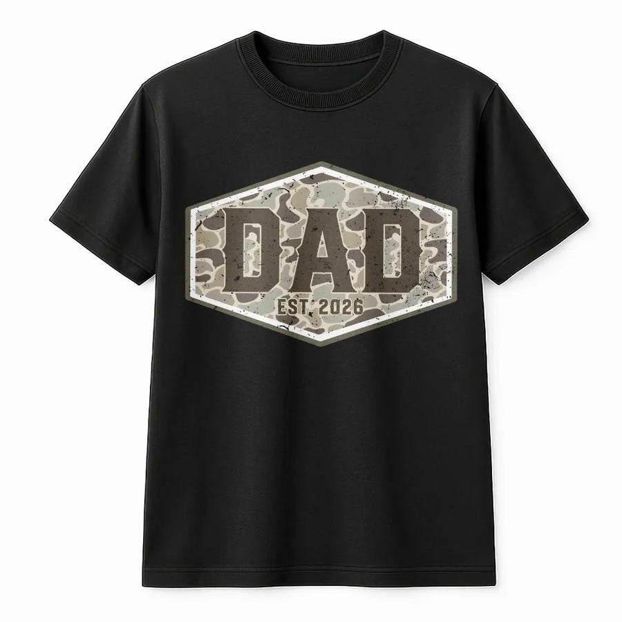 Dad Est 2026 T-Shirt | Camo Badge Print Sweatshirt | Premium Cotton Blend | Gift for New Father, Pregnancy Announcement