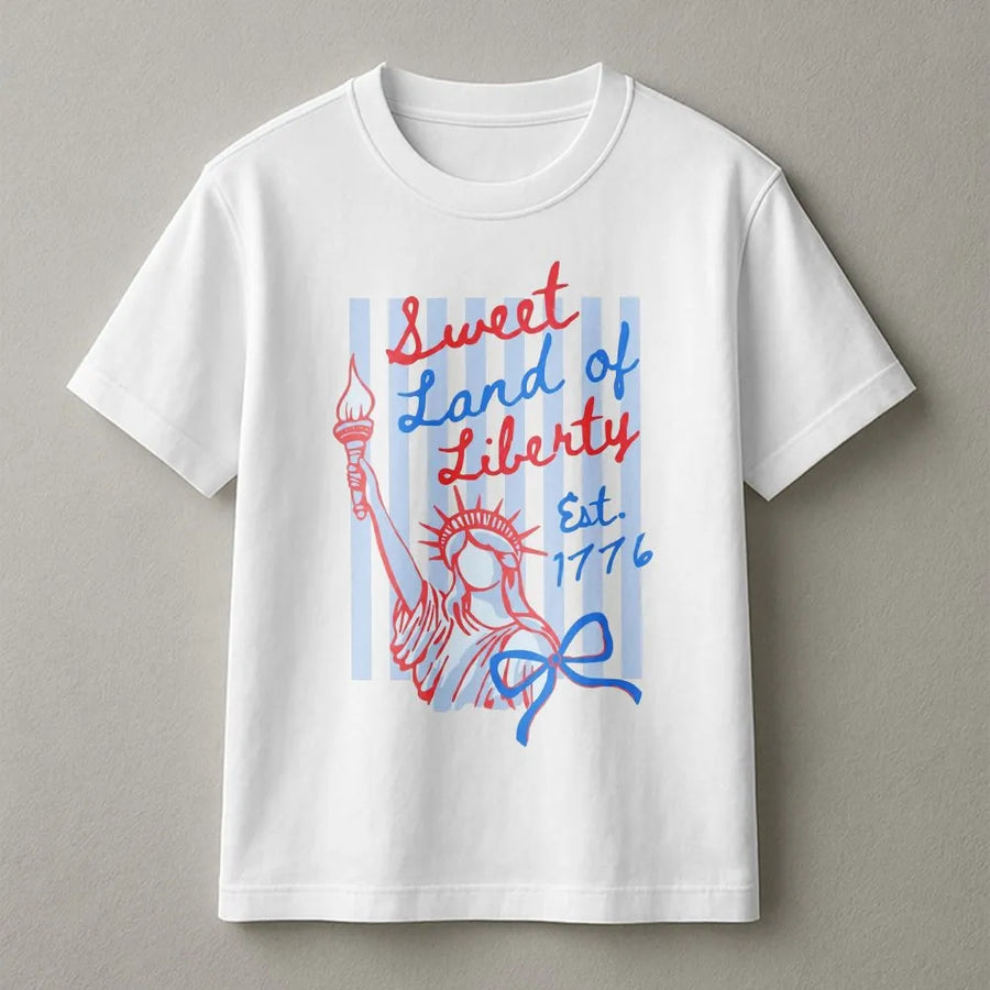 Patriotic USA T-Shirt | Vintage Statue of Liberty Graphic | Comfort Colors Cotton Tee | Fourth of July Gift for Women, Independence Day Outfit