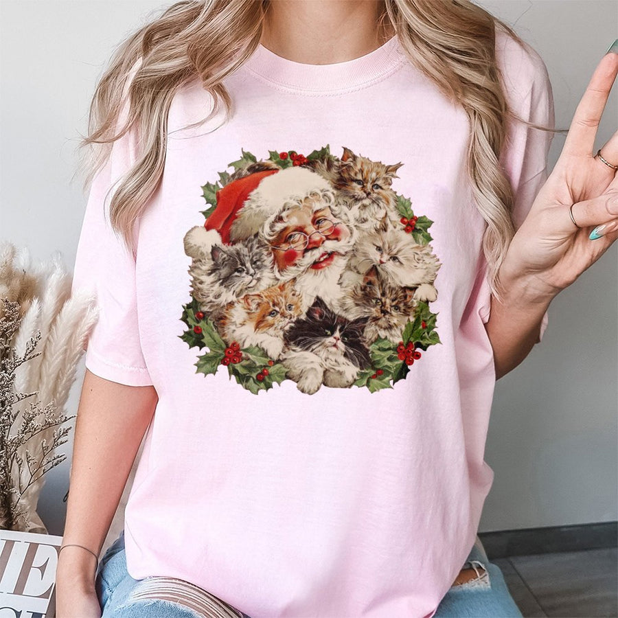 Santa Claus Kittens T-Shirt | Vintage Style Christmas Cat Wreath Graphic | 100% Premium Cotton Tee | Holiday Gift For Cat Lovers