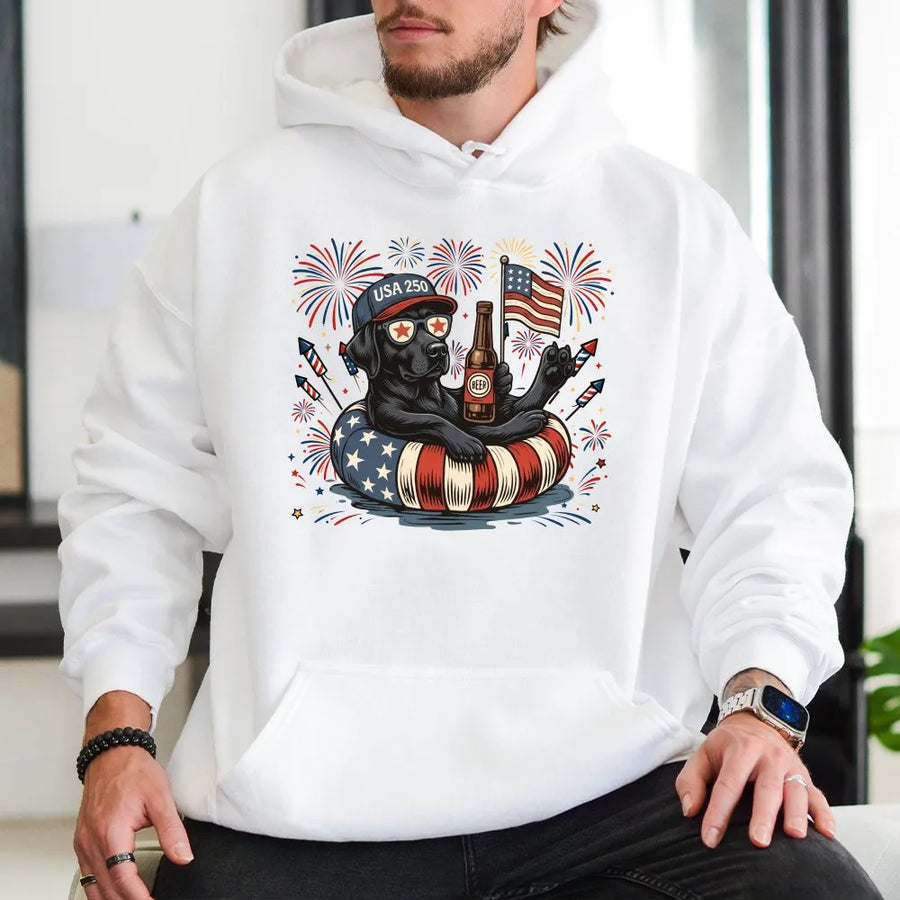 Sweat à capuche patriotique USA 250 pour chien | Labrador noir amusant avec drapeau américain | Doux mélange coton-polyester | Cadeau unisexe du 4 juillet pour les amoureux des chiens