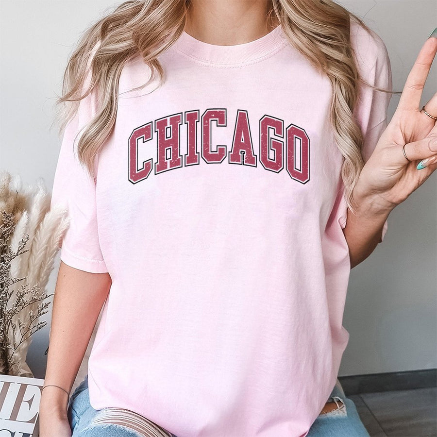 Chicago T-Shirt | Vintage Distressed College Lettering | Premium Soft Cotton Tee | Unisex Illinois City Souvenir Gift