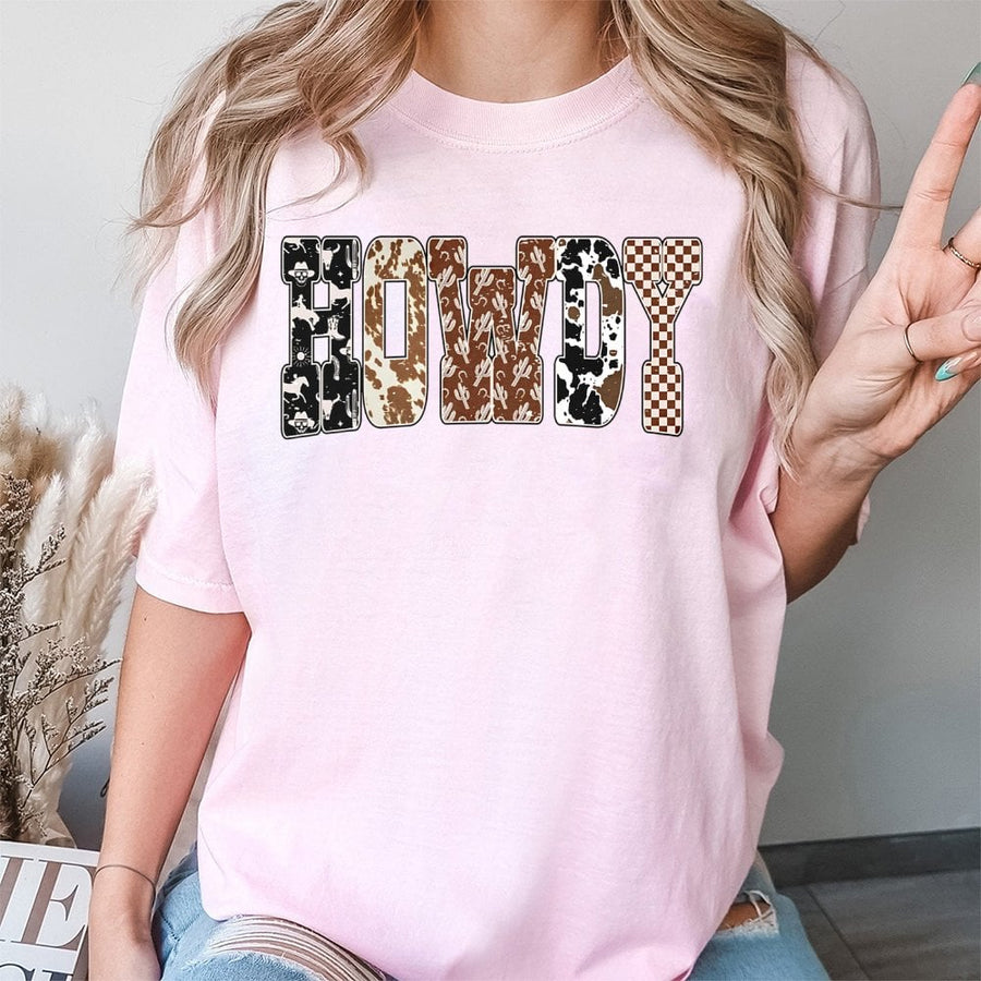 Howdy Western T-Shirt | Boho Cowgirl Aesthetic Graphic Print | Premium 100% Cotton | Stylish Country Music Festival Gift for Women & Cowgirls