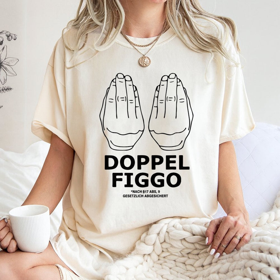 Doppel Figgo T-Shirt | Funny Hand Gesture Graphic Print | Soft 100% Cotton Premium Tee | Novelty German Slogan Gift for Men and Women