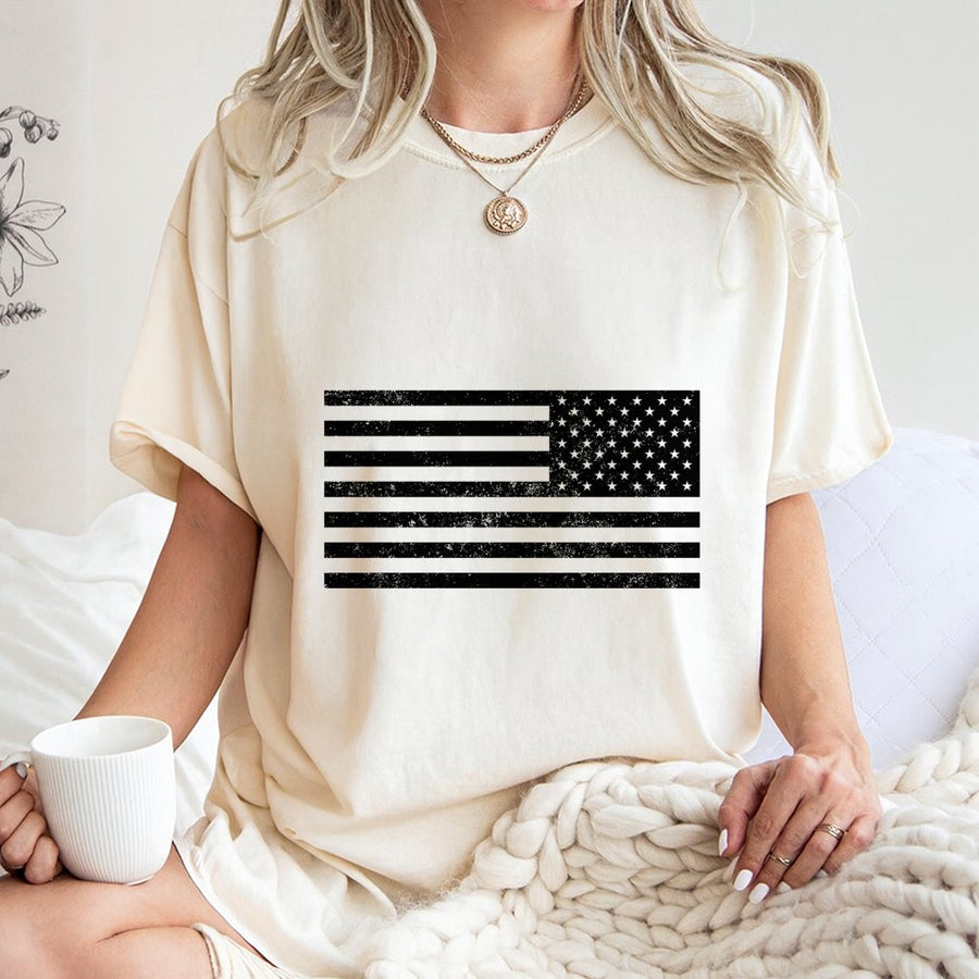 Distressed American Flag T-Shirt | Vintage USA Patriot Graphic | Premium 100% Cotton Tee | Patriotic Gift for Men and Women