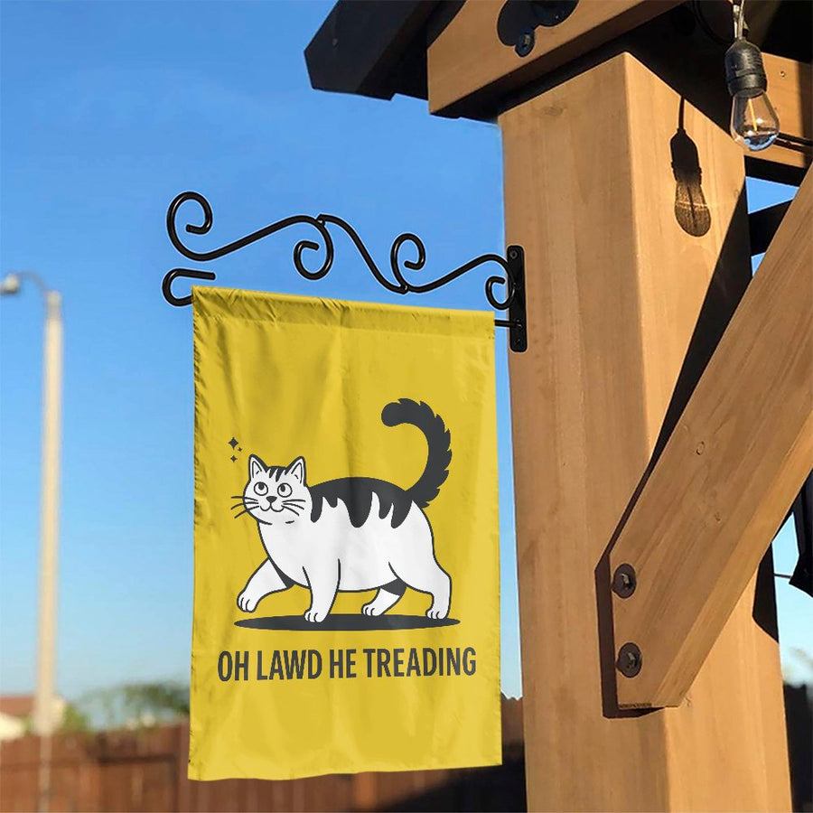 Funny Cat Garden Flag | Oh Lawd He Treading Chubby Kitty Yard Decor | Weather-Resistant Polyester | Gift for Cat Lovers & Garden Enthusiasts