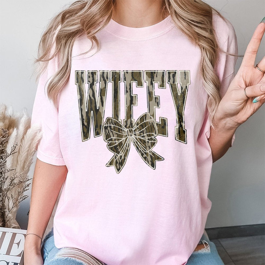 Wifey Camo Bow T-Shirt | Trendy Coquette Aesthetic Graphic Top | Premium 100% Cotton | Cute Bridal Shower Gift for Bride Newlywed Wife