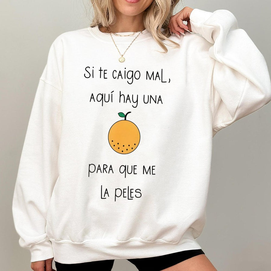 Si Te Caigo Mal Sweatshirt | Funny Spanish Quote Graphic Print | Soft Cotton Blend Unisex Pullover | Latino Hispanic Gift for Friends