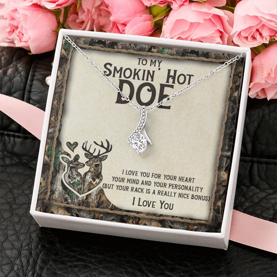 Smokin Hot Doe Love Heart Mind Personality 18K Yellow Gold Finish Alluring Beauty Necklace Jewelry Perfect Gift for Hunting Wife Anniversary