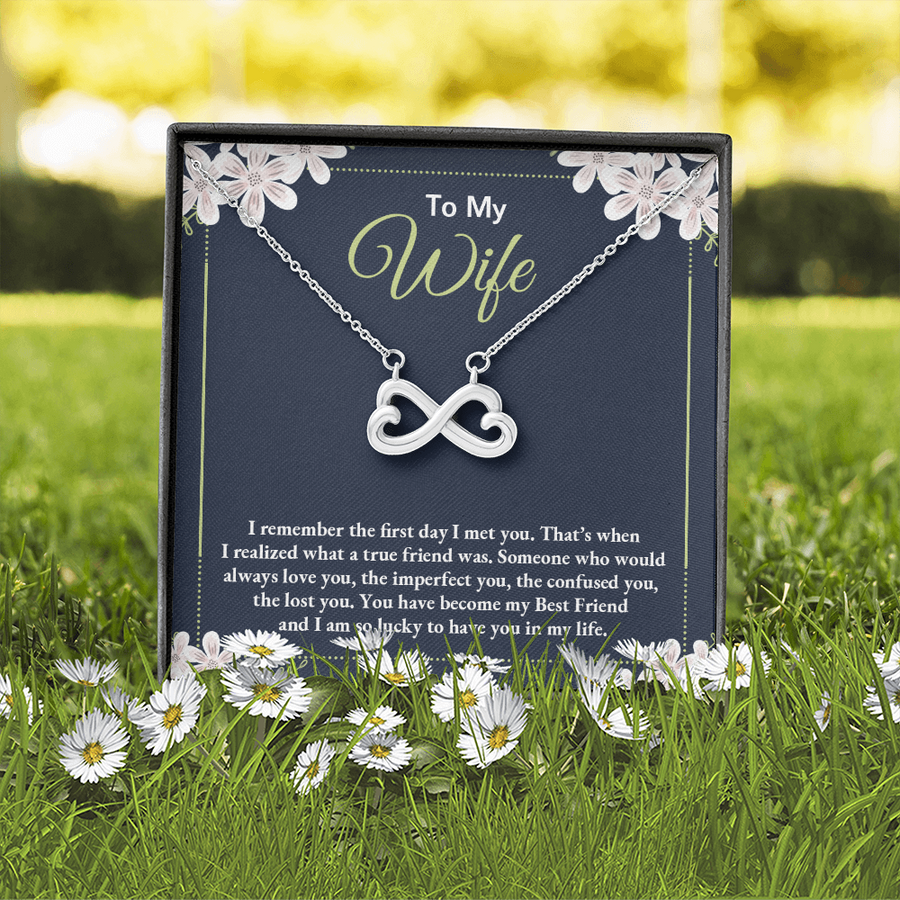 To My Wife - I Am So Lucky To Have You In My Life - Infinity Heart Necklace