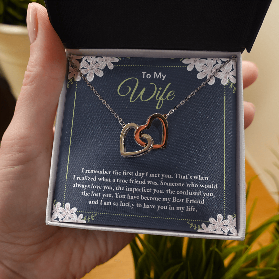 To My Wife - I Am So Lucky To Have You In My Life - Interlocking Hearts Necklace