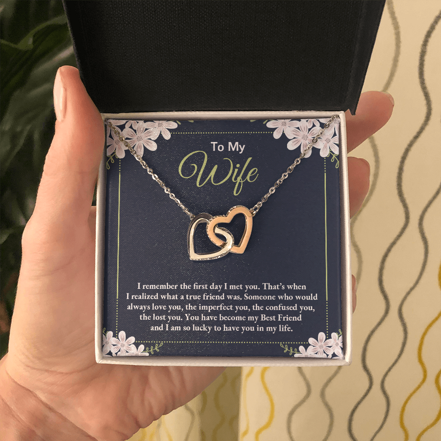 To My Wife - I Am So Lucky To Have You In My Life - Interlocking Hearts Necklace