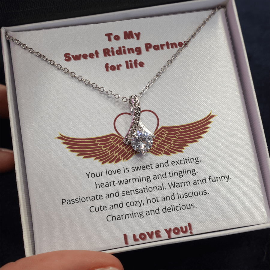 SWEET LOVE NECKLACE RIDING PARTNER.