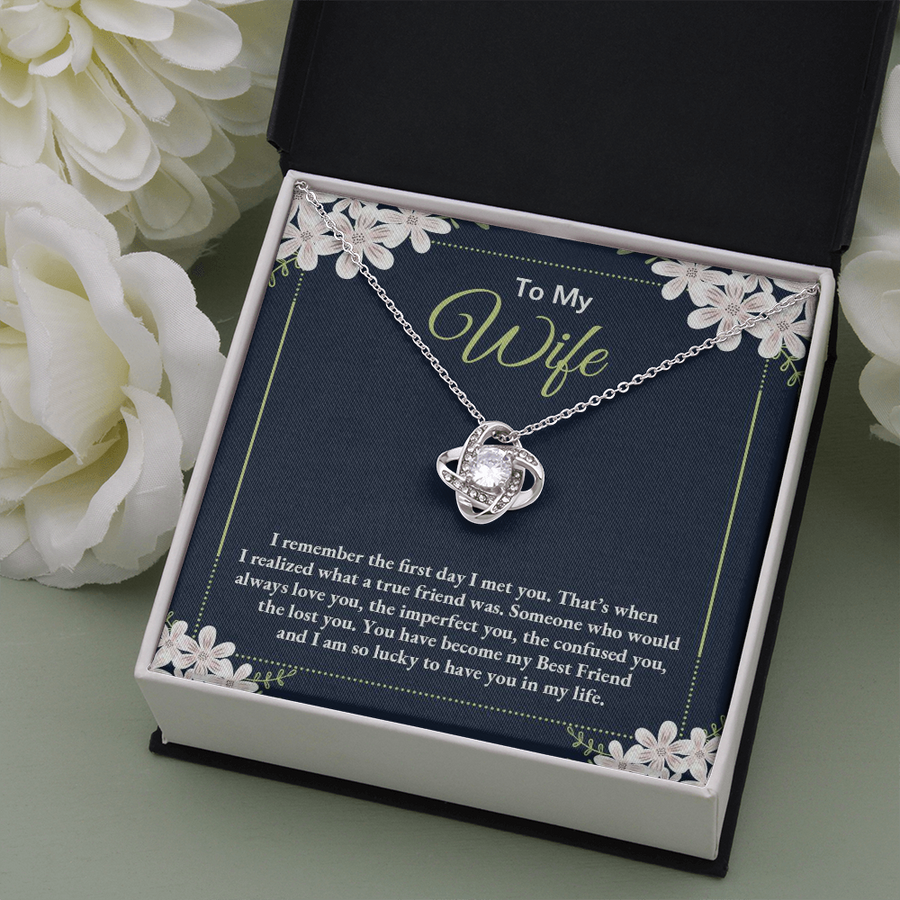 To My Wife - I Am So Lucky To Have You In My Life - Love Knot Necklace