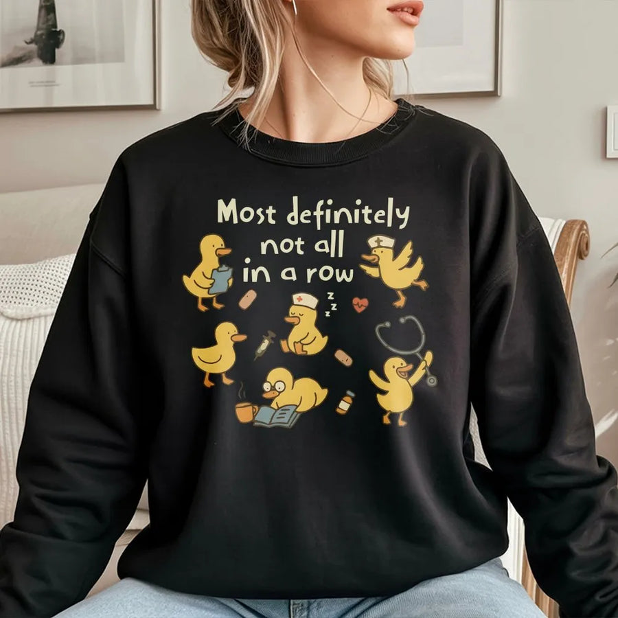 Sweat-shirt canard infirmier amusant | Motif cartoon rétro « Pas dans l'ordre » | Mélange de coton douillet | Cadeau de reconnaissance pour une étudiante en soins infirmiers