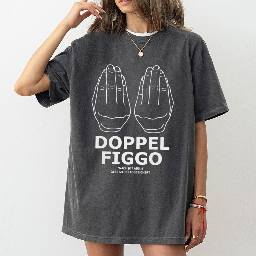 Doppel Figgo T-Shirt | Funny Hand Gesture Graphic Print | Soft 100% Cotton Premium Tee | Novelty German Slogan Gift for Men and Women