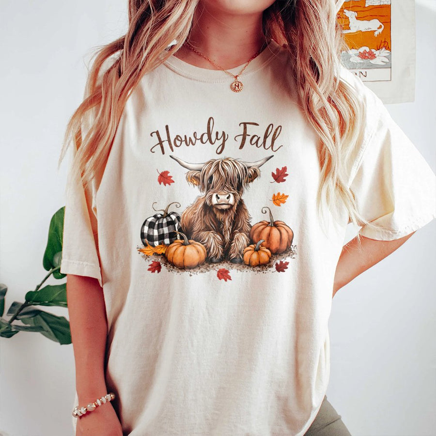 Howdy Fall Highland Cow T-Shirt | Rustic Pumpkin Farmhouse Graphic | Premium 100% Cotton Tee | Cute Autumn Thanksgiving Gift for Women