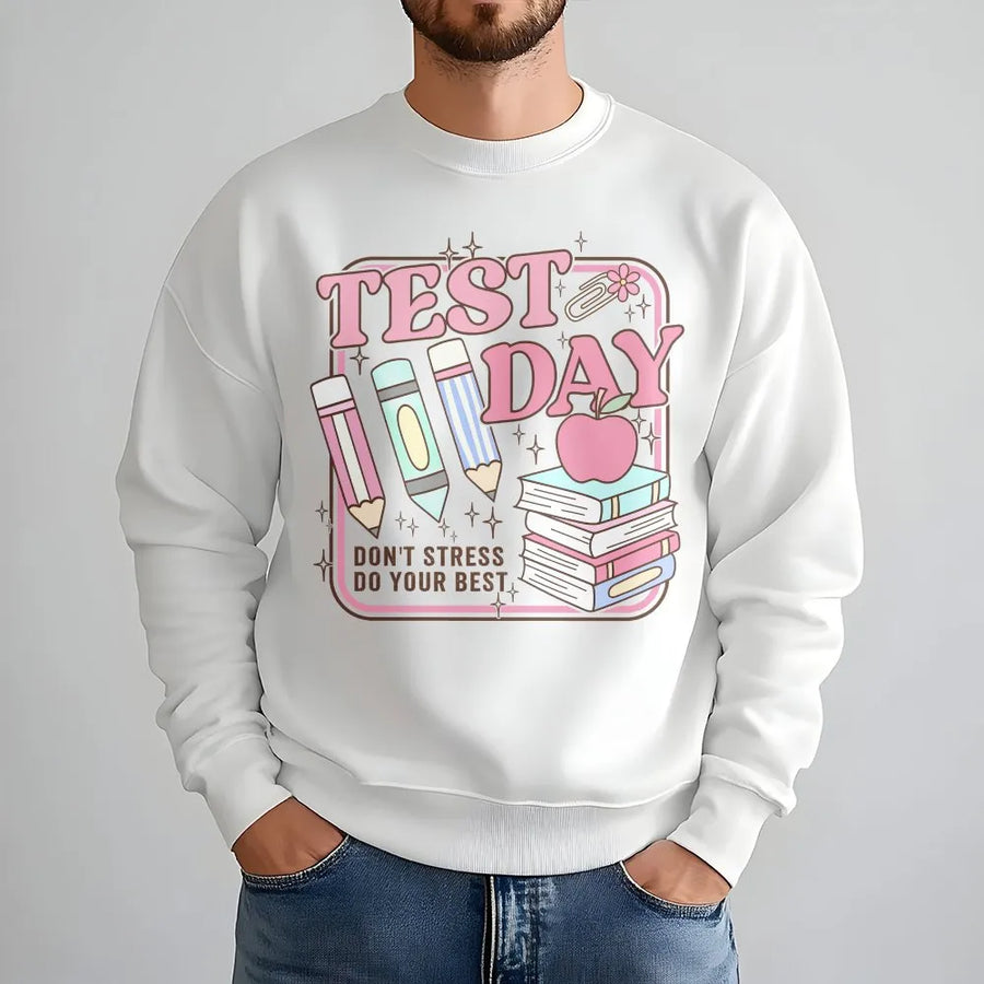 T-shirt pour enseignant en jour de test | T-shirt graphique rétro et groovy « Ne stresse pas, fais de ton mieux » | T-shirt en coton doux | Cadeau pour coordinateur des tests ou enseignant