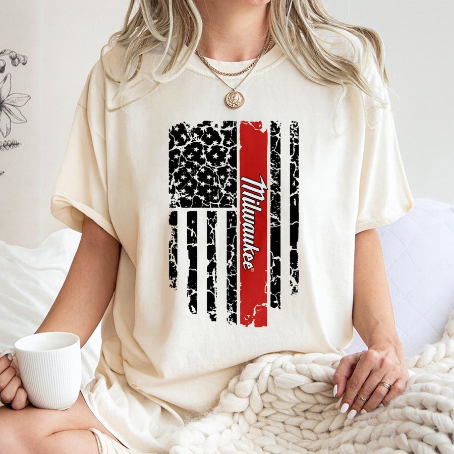 Milwaukee Flag T-Shirt | Patriotic USA Thin Red Line Graphic | Premium 100% Cotton Tee | Gift for Firefighters, Veterans, and Proud Americans