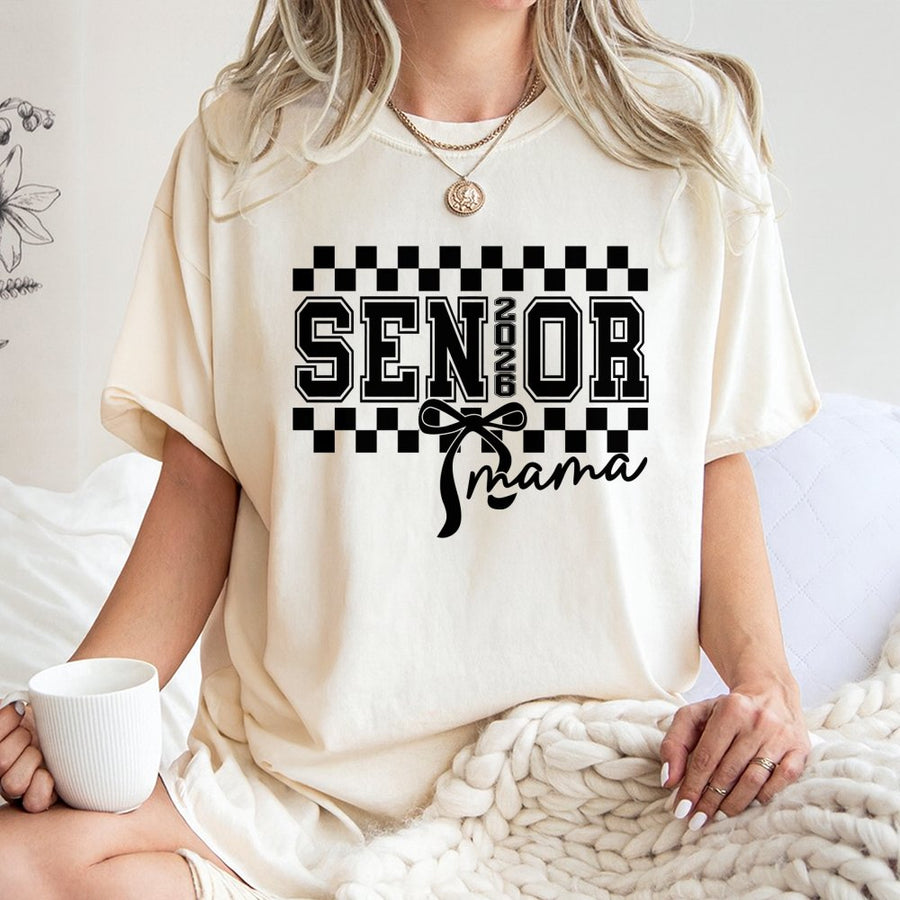 Senior Mama 2026 T-Shirt | Coquette Bow Checkered Aesthetic | Premium Cotton Graphic Tee | Graduation Gift for Mom of Senior