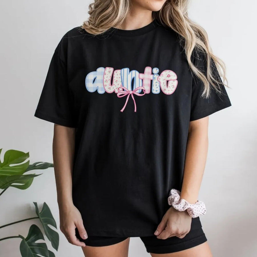 Auntie Graphic T-Shirt | Coquette Aesthetic Bow Design | Soft Premium Cotton Tee | Gift for New Aunt or Pregnancy Announcement