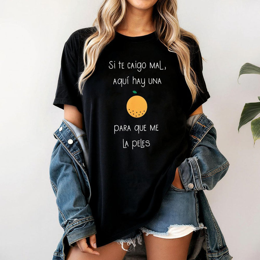 Si Te Caigo Mal T-Shirt | Funny Spanish Quote Graphic Tee | 100% Cotton Premium Unisex Shirt | Latino Humor Gift for Friends