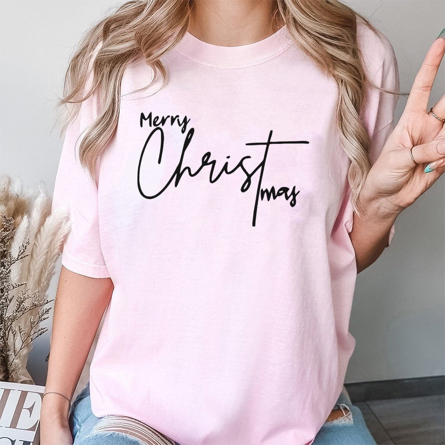 Merry Christmas T-Shirt | Minimalist Script Lettering Design | Premium 100% Cotton | Festive Holiday Apparel Gift for Men and Women