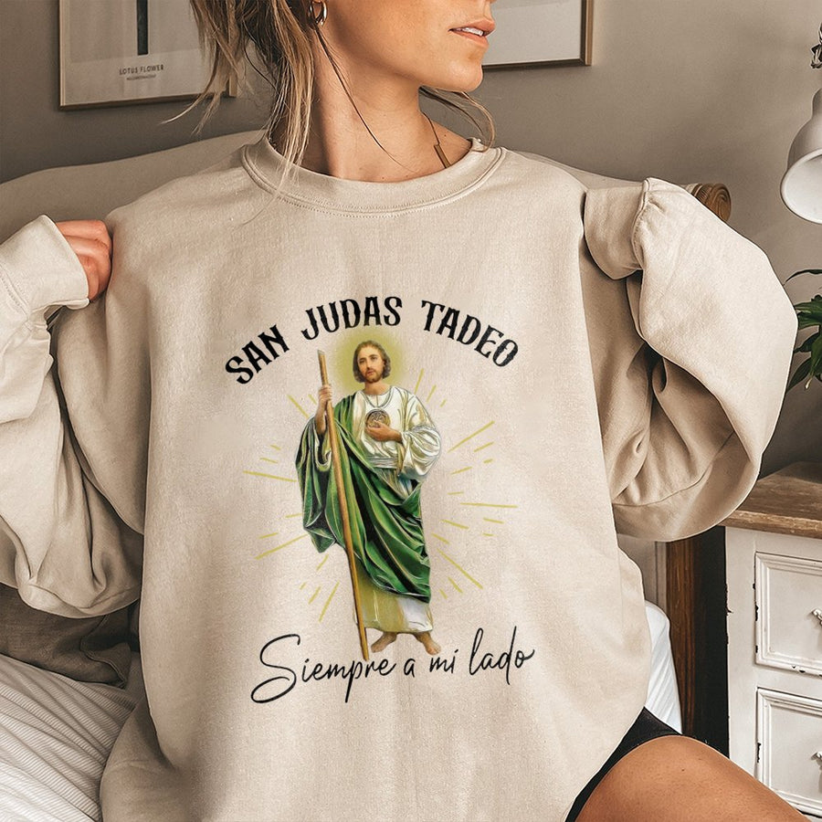 San Judas Tadeo Sweatshirt | Siempre A Mi Lado Religious Graphic | Premium Cotton Blend | Christian Faith Gift for Men and Women