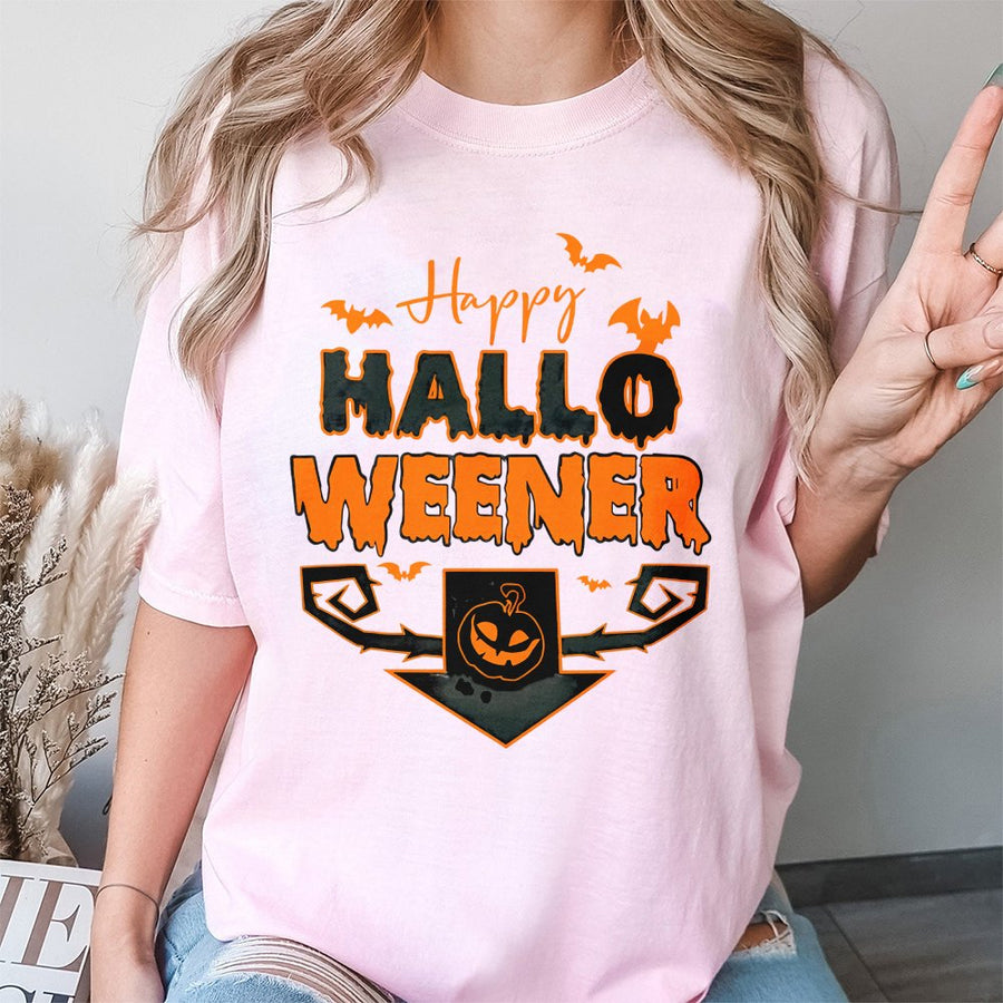Happy Hallo-Weener Halloween T-Shirt | Funny Pumpkin Pun Graphic Tee | Premium Cotton Unisex Shirt | Cute Dachshund Dog Lover Halloween Gift